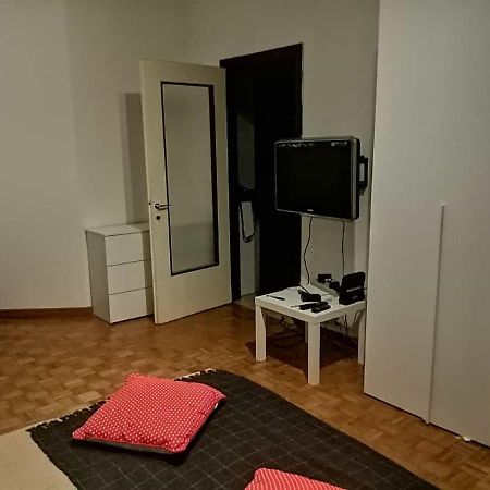 Apartamento Galeazzi Private House Milano Exterior foto